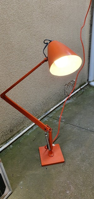 planet desk lamp